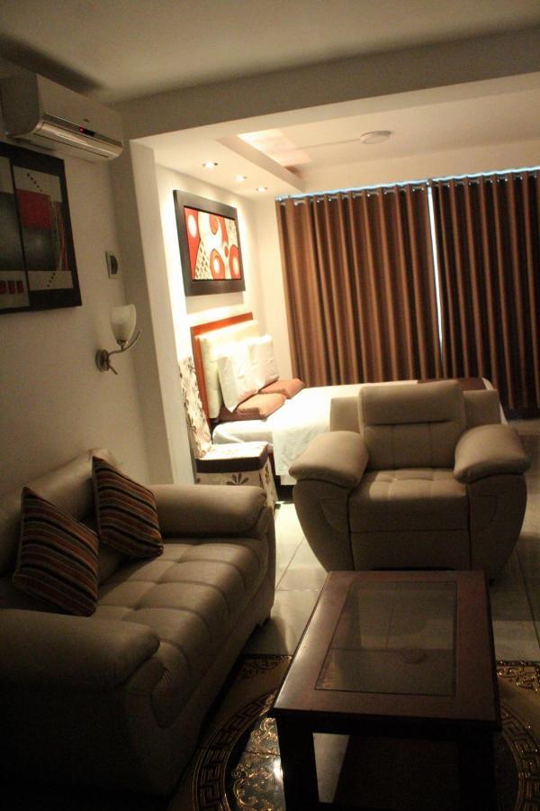 D'Milez Hotel ปูแอร์โต มัลโดนาโด ภายนอก รูปภาพ